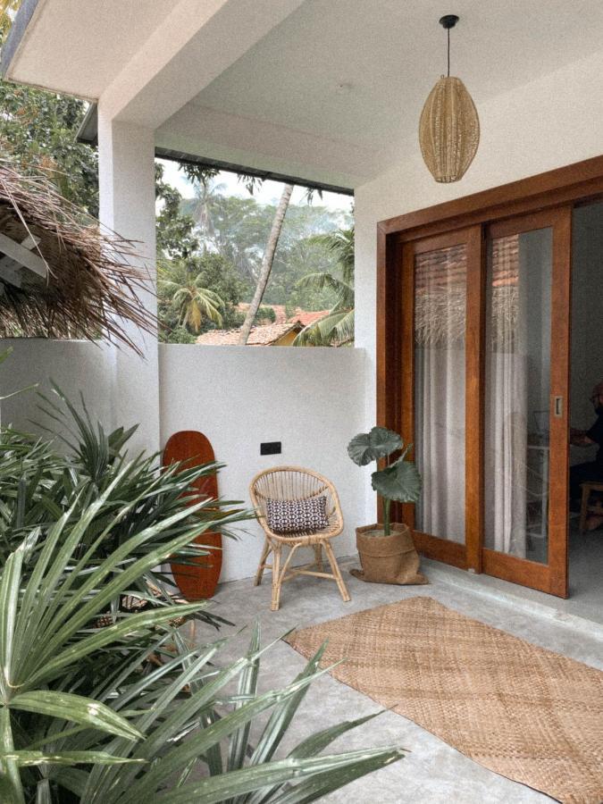 Clics Coliving & Coworking Hotel Dikwella Bagian luar foto